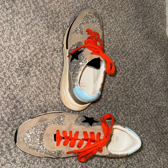 Oasis Society The Quinn Tan Silver Glitter Sneaker - Picture 10 of 12